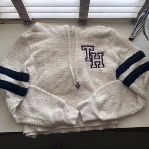 Tommy Hilfiger cropped fuzzy soft sweatshirt